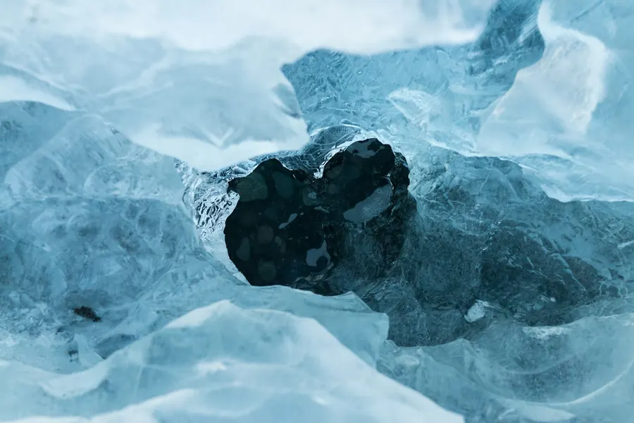 Cold ice-blue water, the temperature the chiller holds without ice